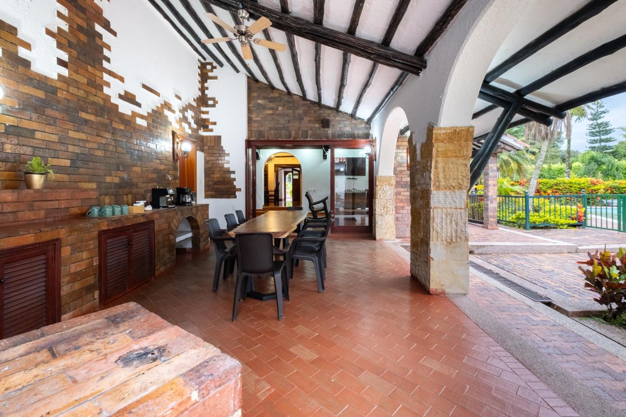 Hotel Chalet El Castillo El Edén Eksteriør bilde